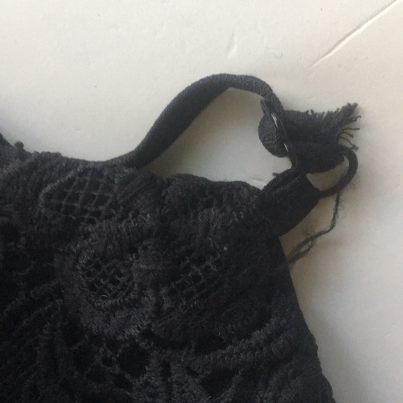 LF Lace Crop Top - Picture 2 of 4